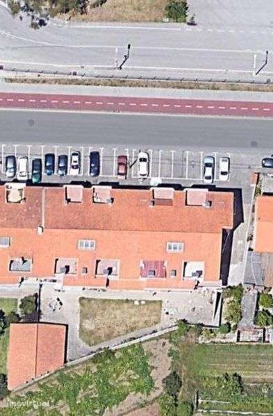 Apartamento T2 com Terraço, Jardim e Lugar de Garagem - Grande imagem: 2/2