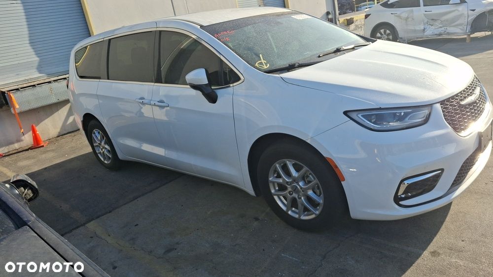 Chrysler Pacifica 2023 photo 5