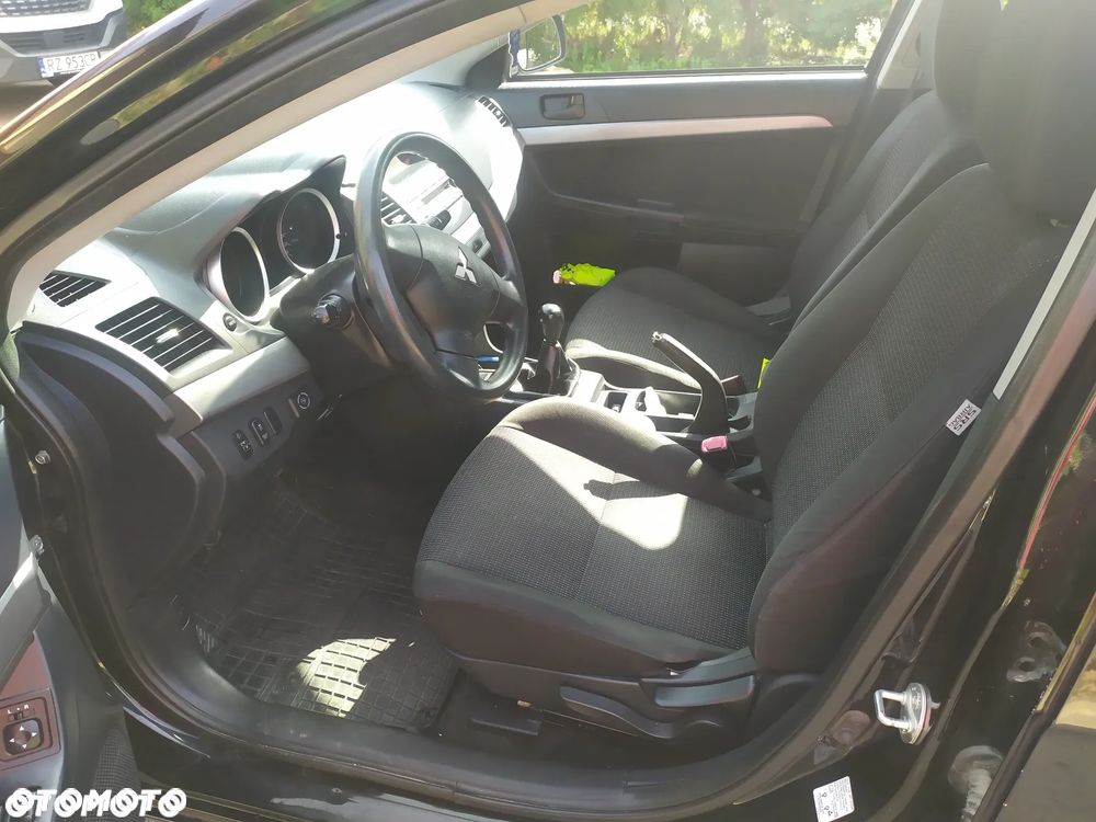 Mitsubishi Lancer 1.6 Inform - 12
