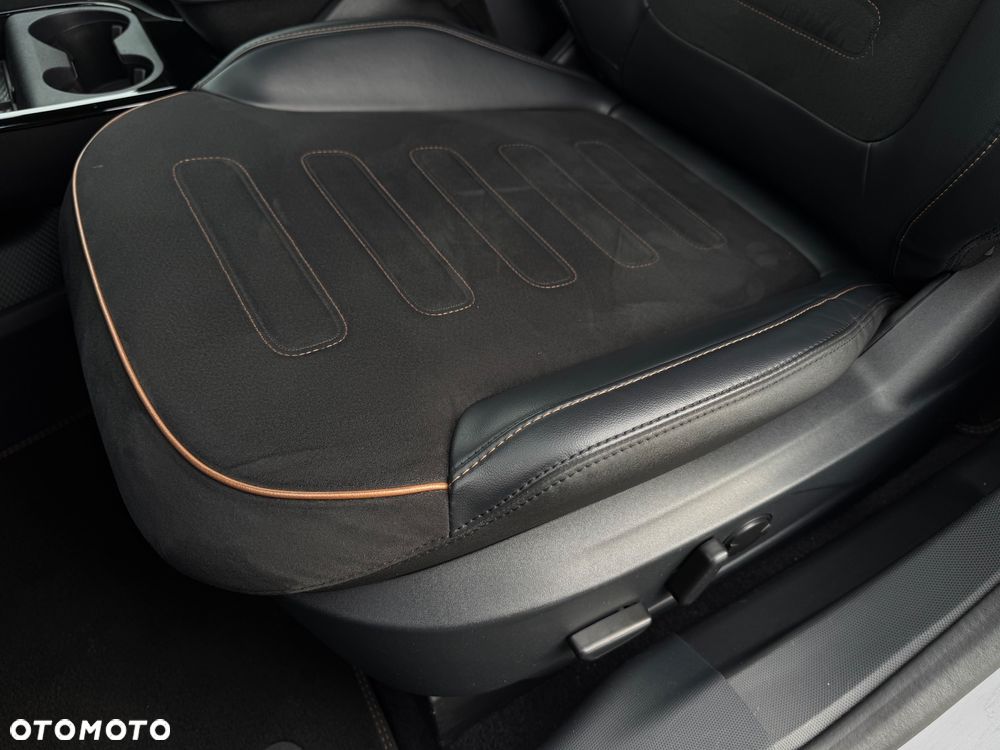 Ford Mustang Mach-E - 15