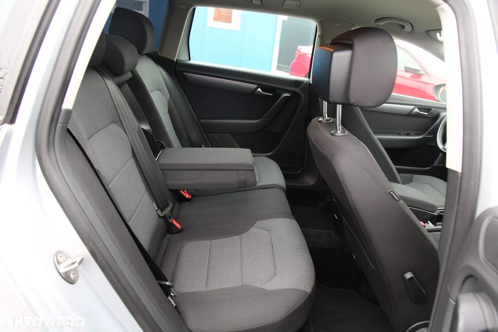 Volkswagen Passat - 10