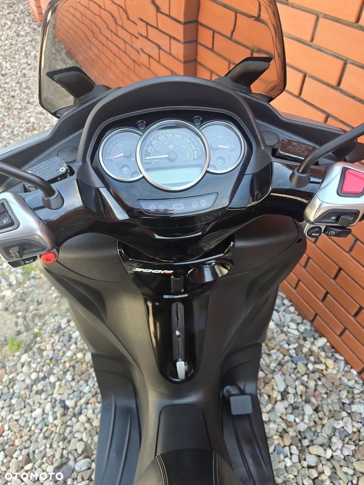 Piaggio MP-3 - 14