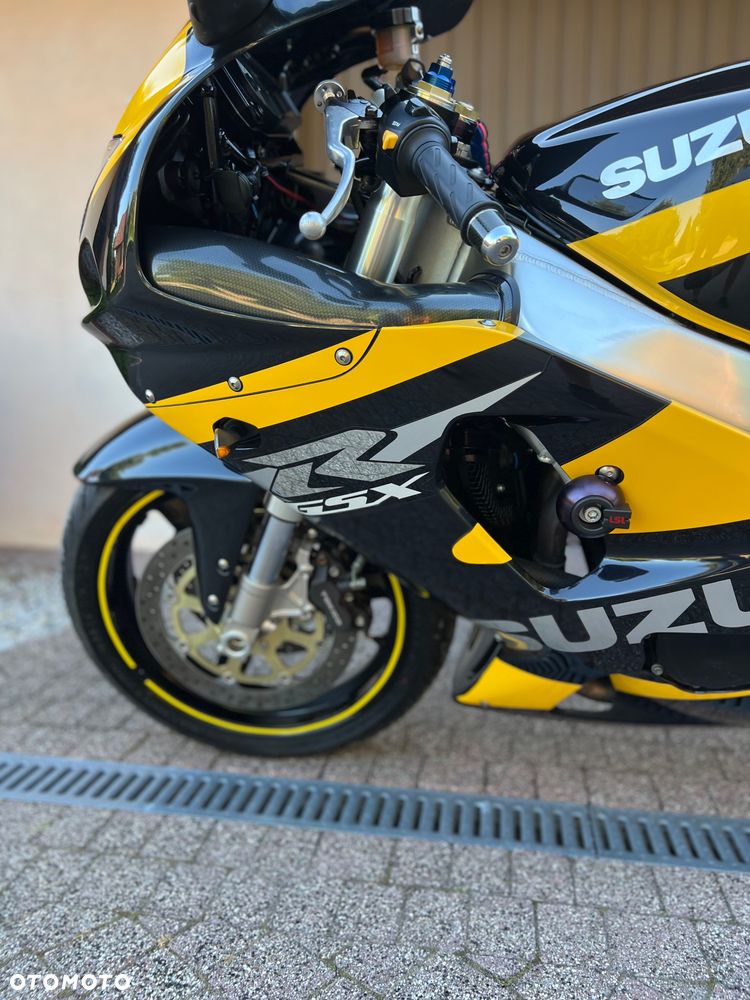 Suzuki GSX-R - 25