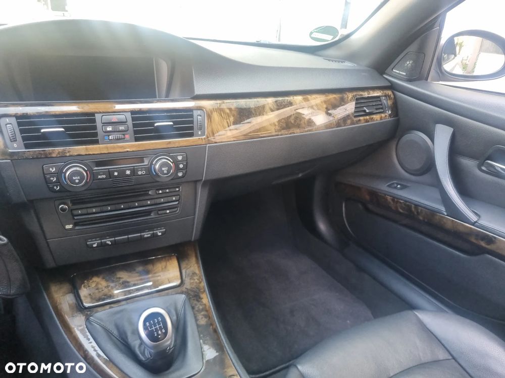 BMW Seria 3 320i - 14