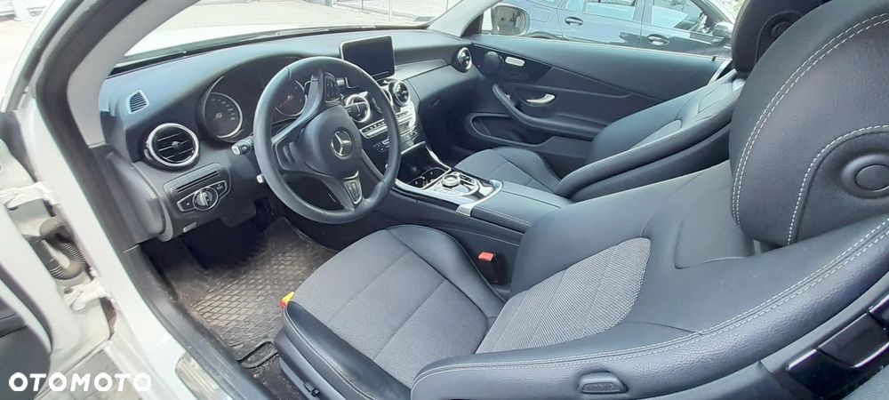 Mercedes-Benz Klasa C 300 9G-TRONIC - 8
