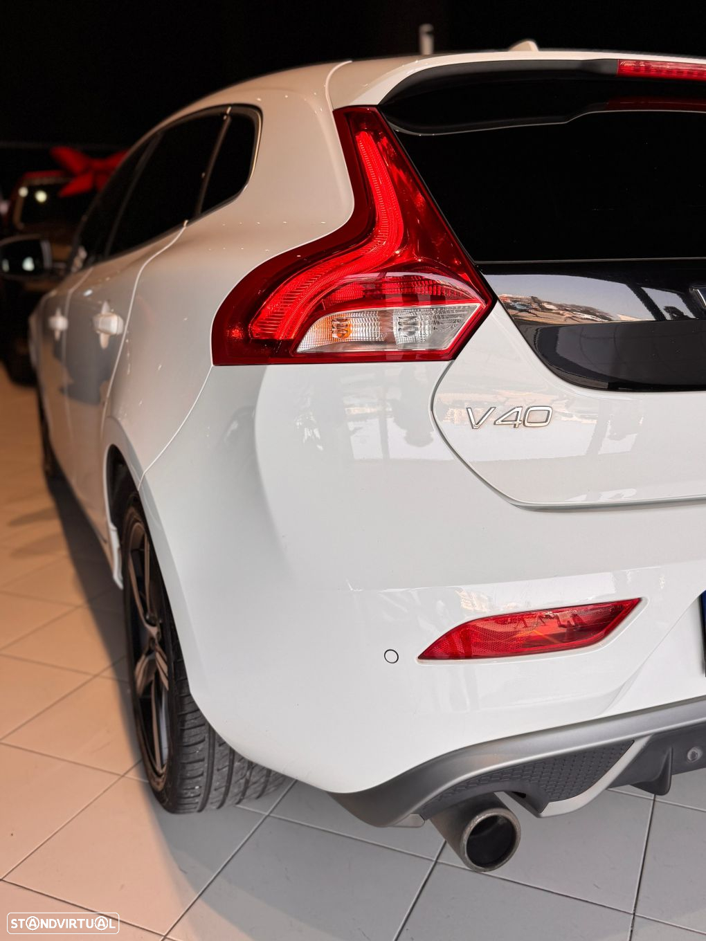 Volvo V40 2.0 D2 R-Design - 11