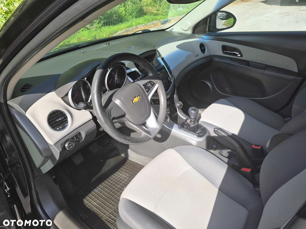 Chevrolet Cruze 2010 photo 2