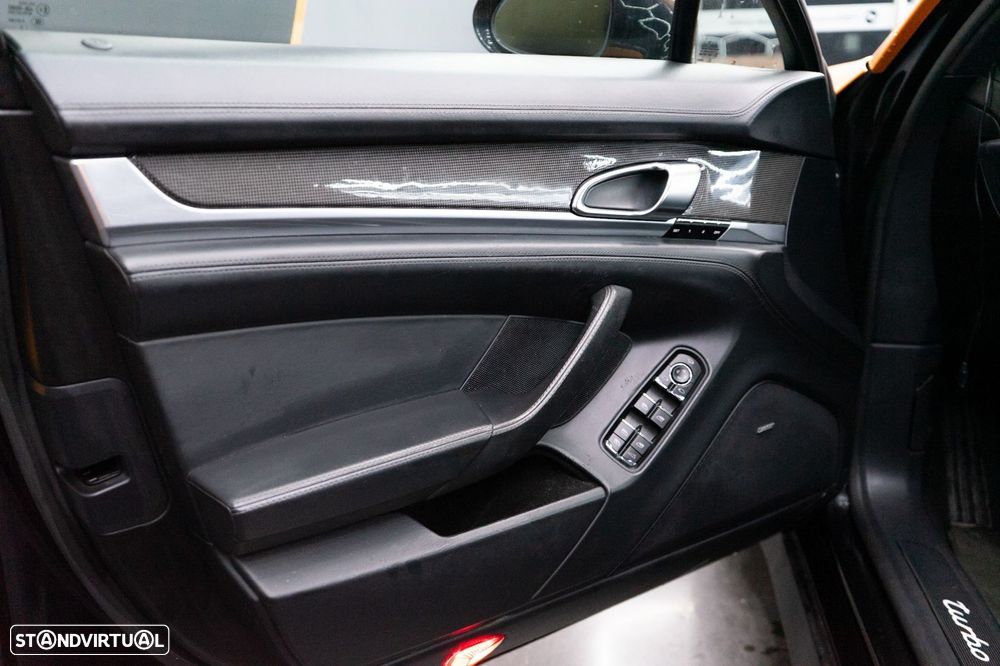 Porsche Panamera Turbo PDK - 27