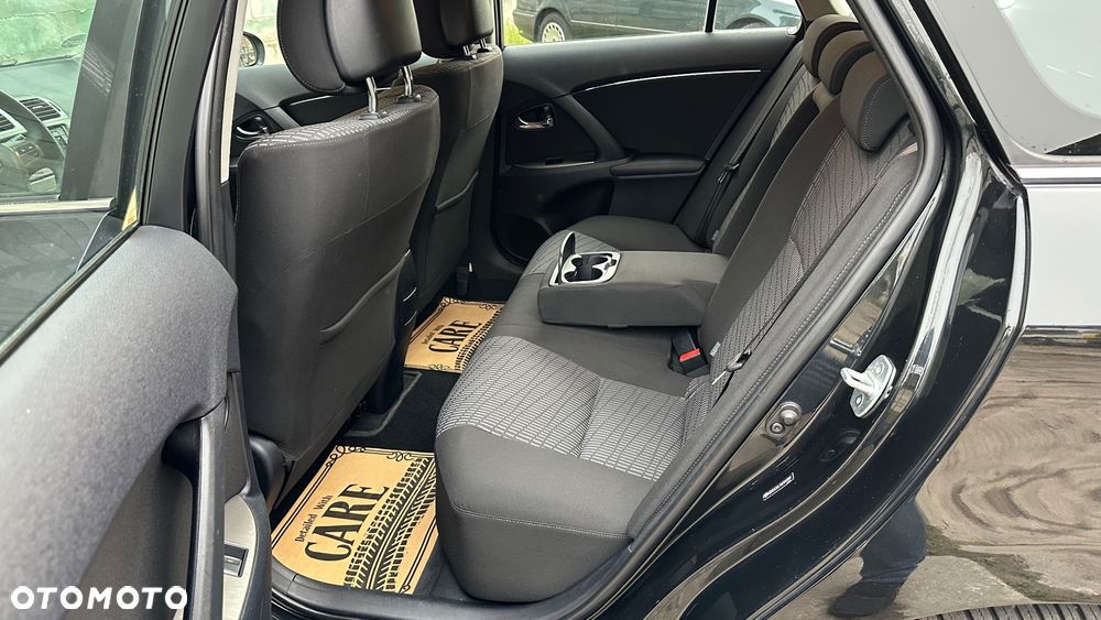 Toyota Avensis 1.8 Sol - 29