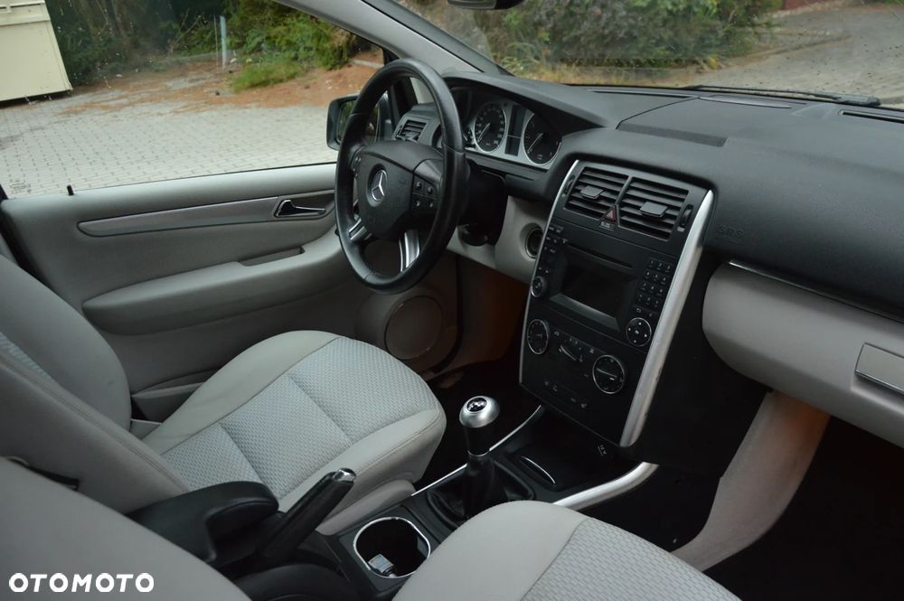 Mercedes-Benz Klasa B 180 BlueEFFICIENCY SPORT EDITION - 22