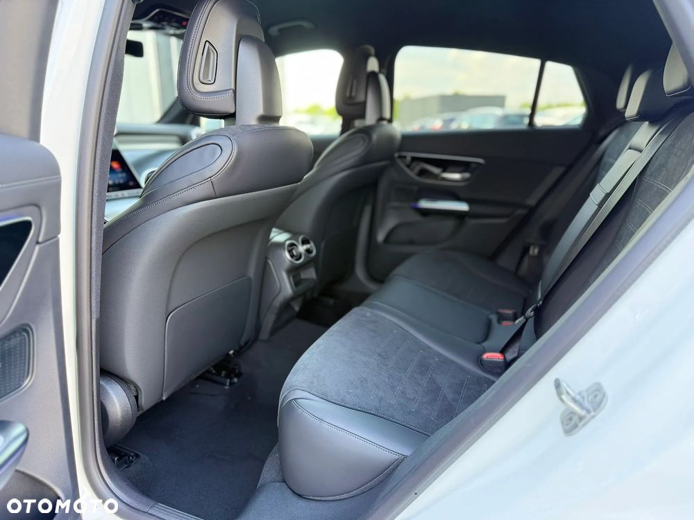 Mercedes-Benz GLC - 33