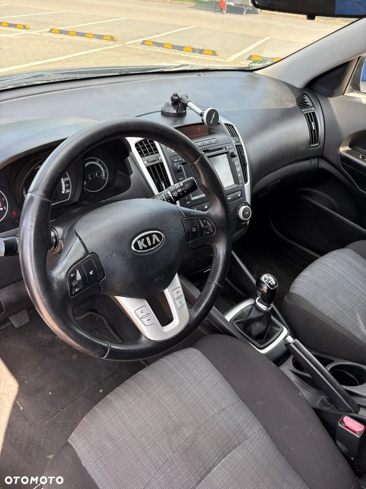 Kia Ceed - 10