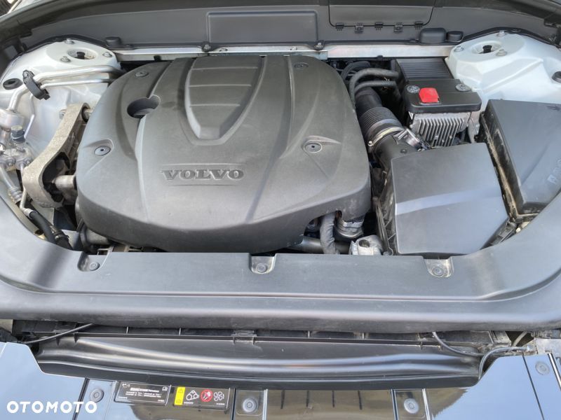 Volvo XC 60 D4 AWD R-Design - 32