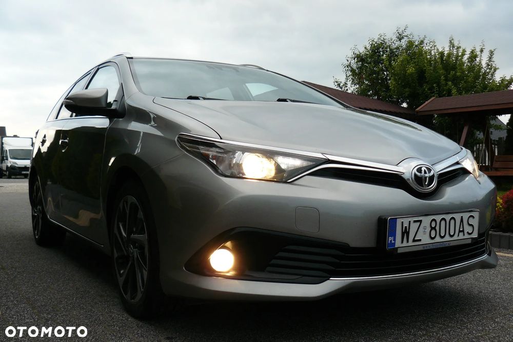 Toyota Auris 1.6 D-4D Design Edition - 16