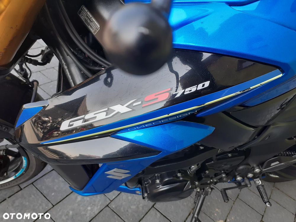 Suzuki GSX - 7