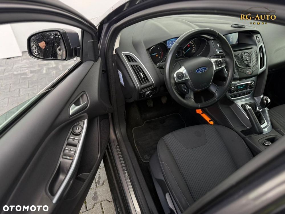 Ford Focus - 36