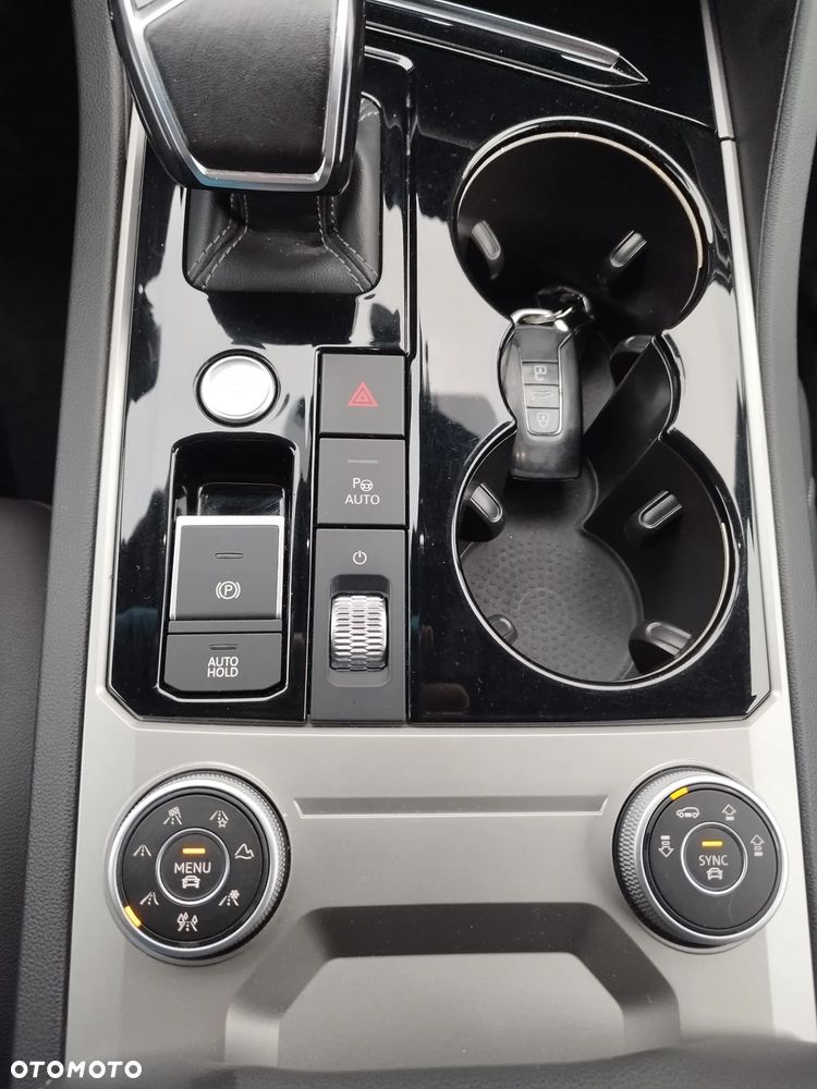 Volkswagen Touareg - 26