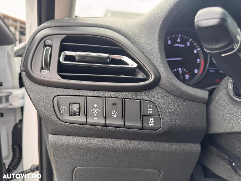 Hyundai i30 1.5 110CP M/T Highway - 21