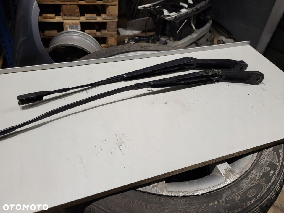 RAMIONA WYCIERACZEK AUDI Q7 II 4M1955407 4M1955408 - 2