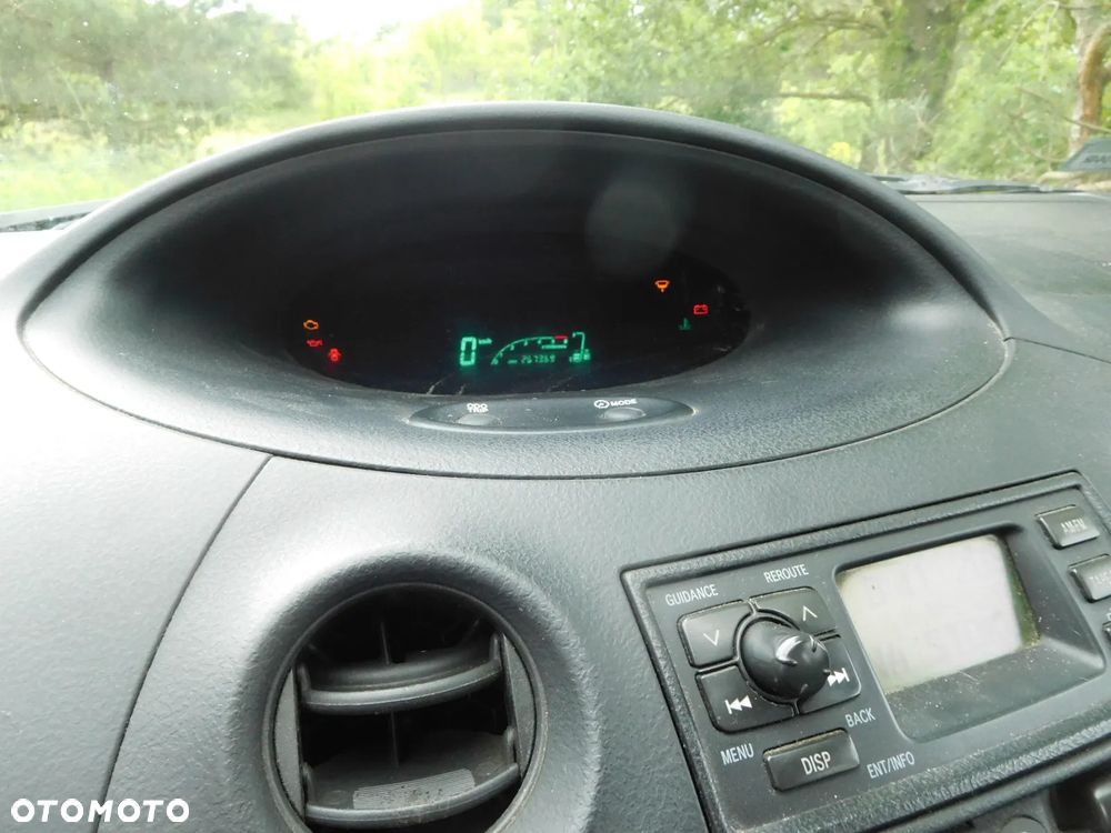 Toyota Yaris 1.4 D-4D Base - 13
