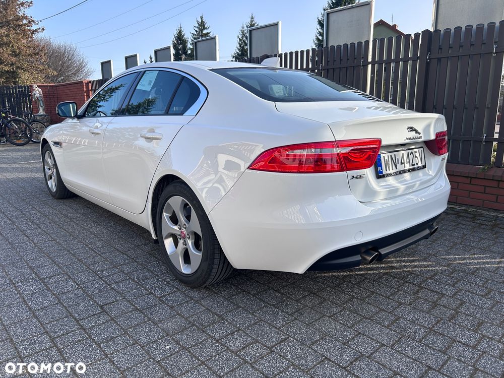 Jaguar XE 25t Pure - 2