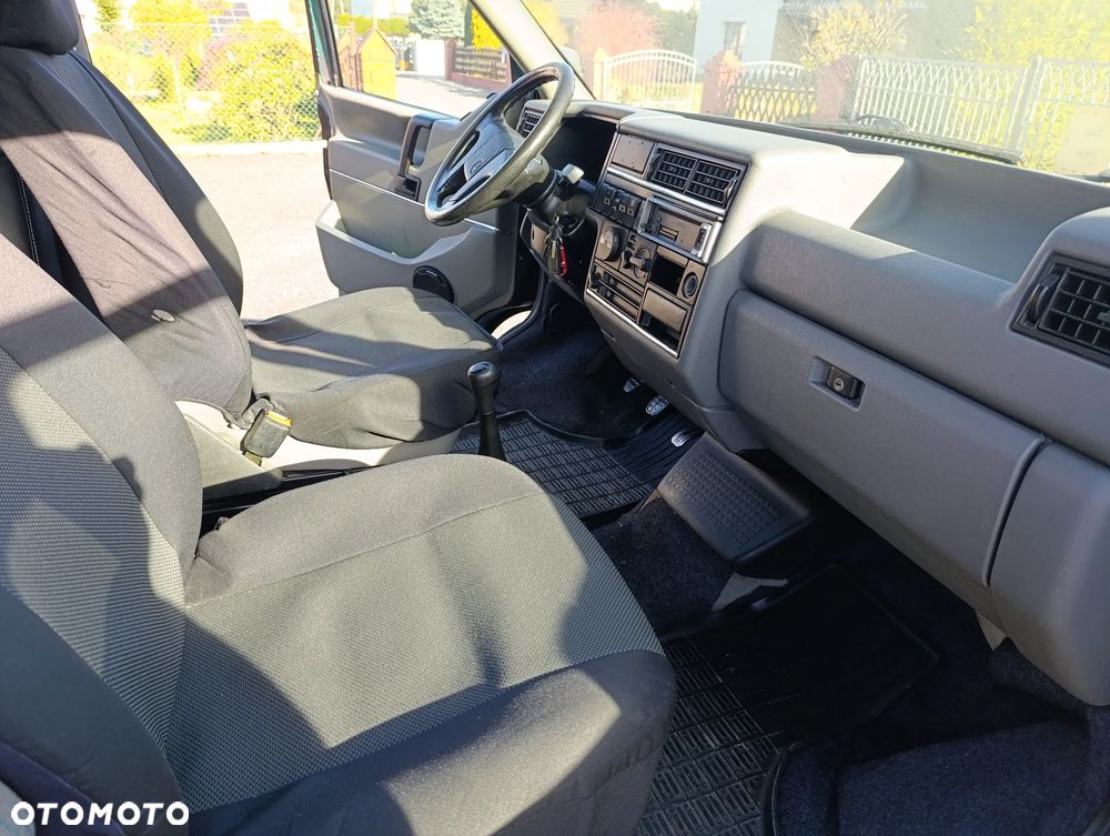 Volkswagen Transporter - 9