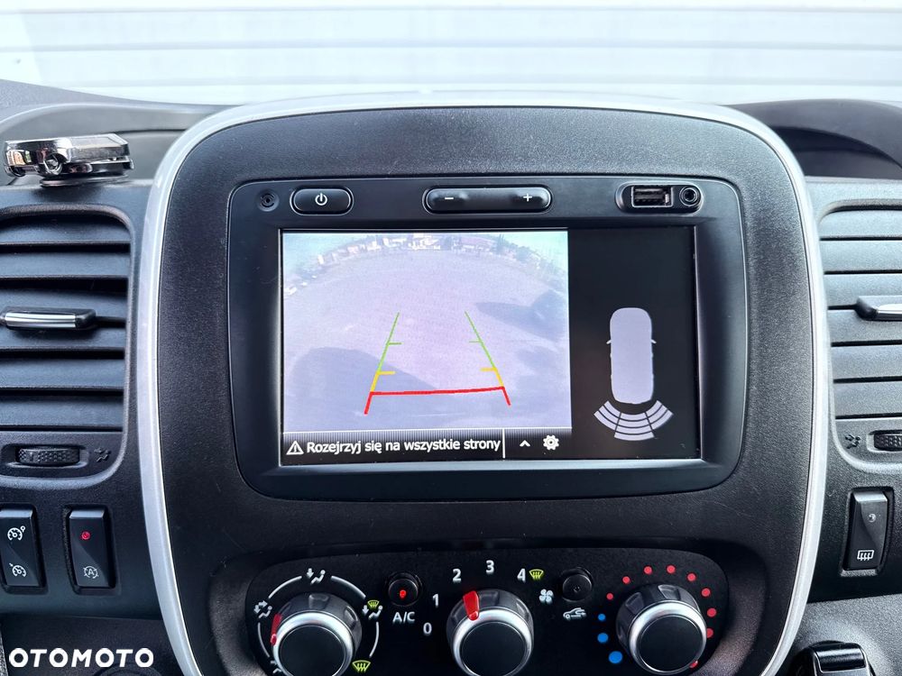 Renault Trafic Grand 2.0 dCi - 13