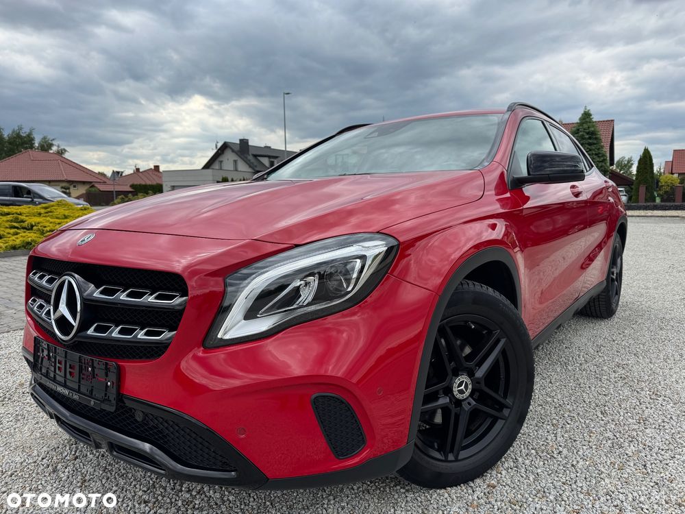 Mercedes-Benz GLA 180 Urban - 1
