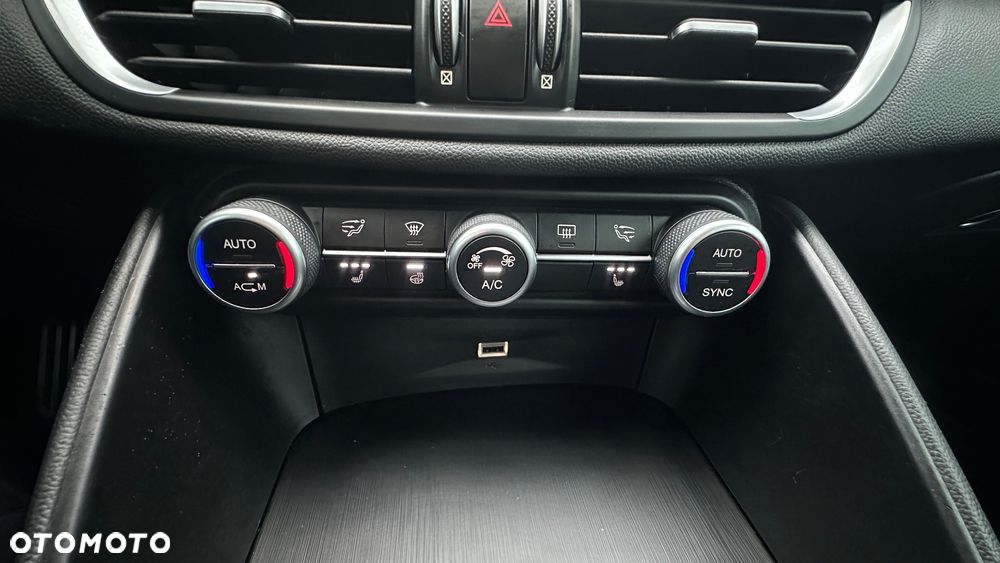 Alfa Romeo Giulia 2.0 Turbo 16V AT8-Q4 Ti - 22