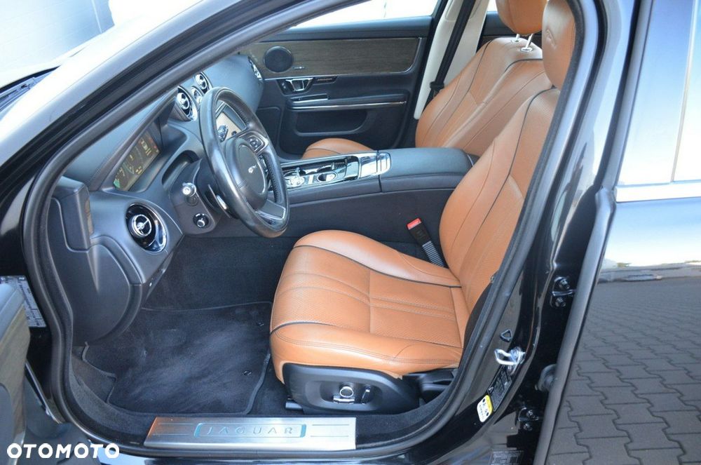 Jaguar XJ - 28