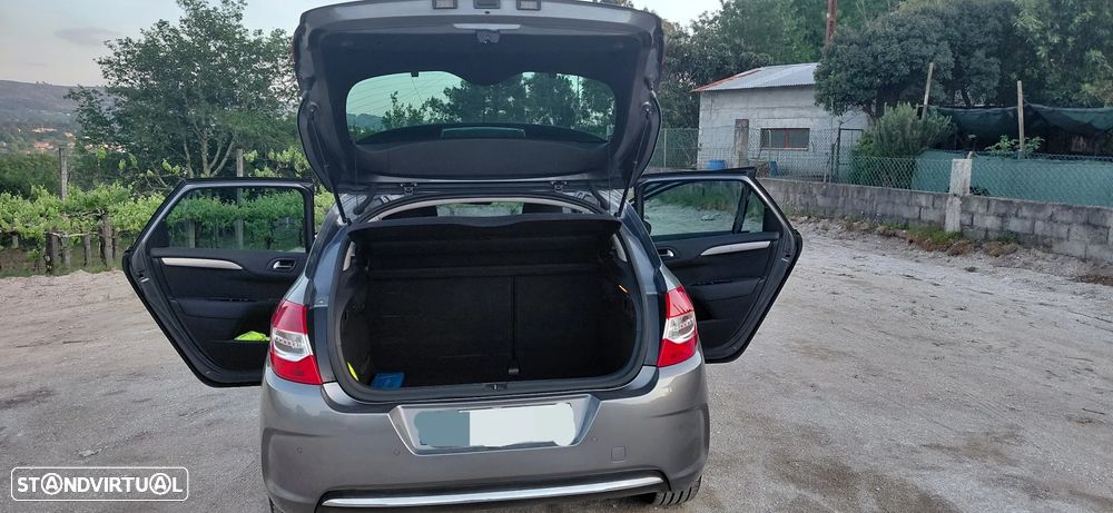 Citroën C4 HDi 90 Attraction - 2