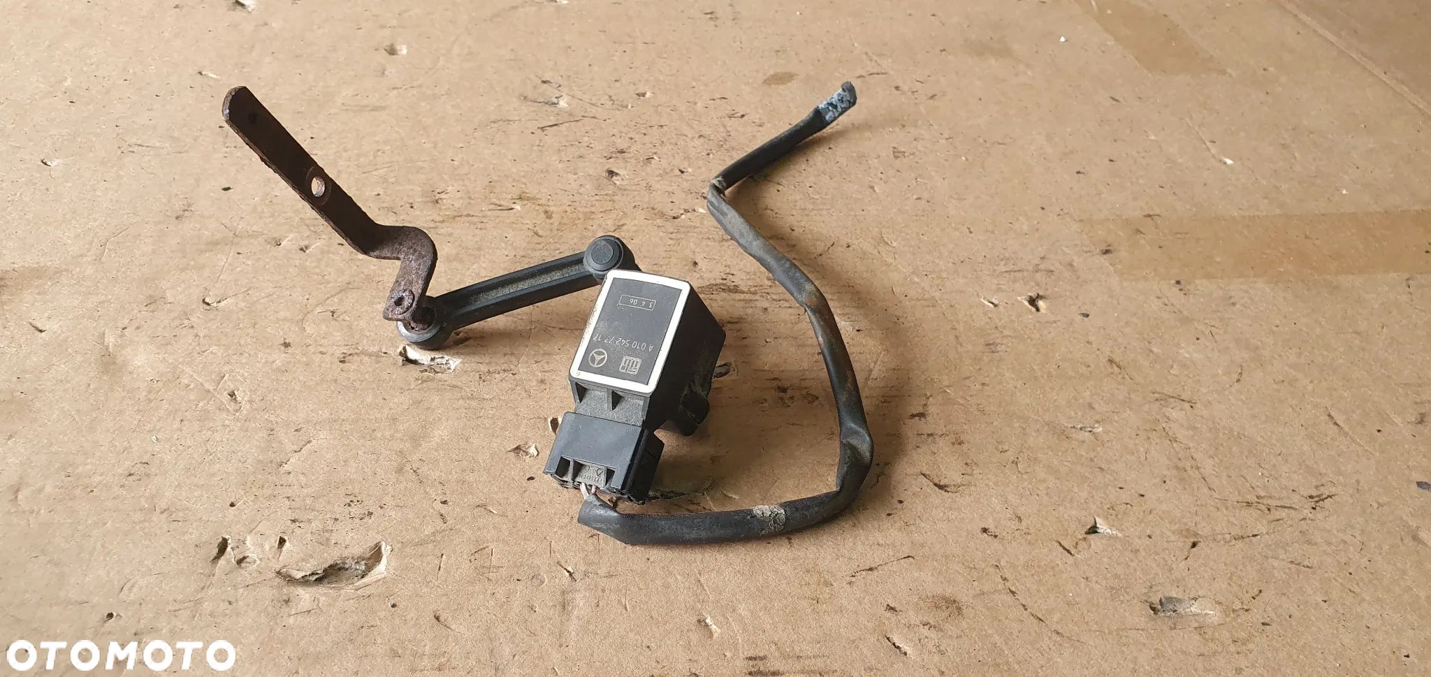 Czujnik poziomowania świateł XENON Mercedes ML W164 A0105427717 - 1