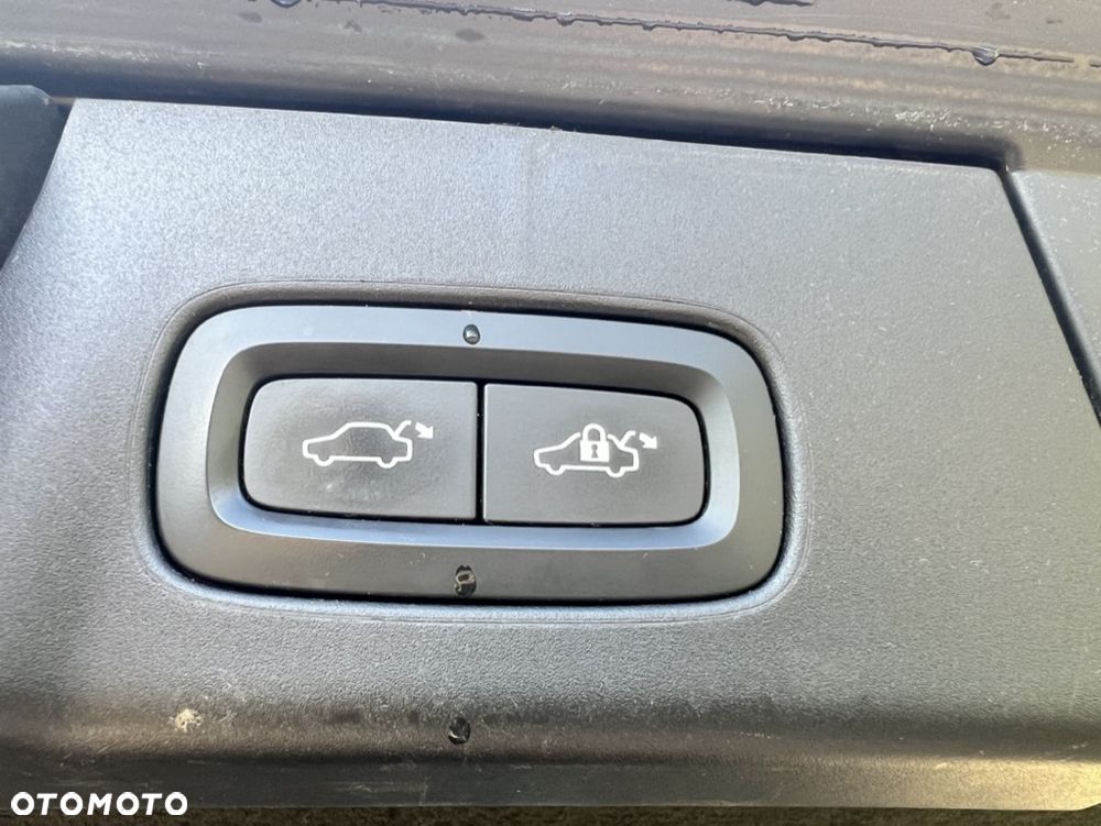 Volvo V90 D5 AWD Geartronic Momentum Pro - 23