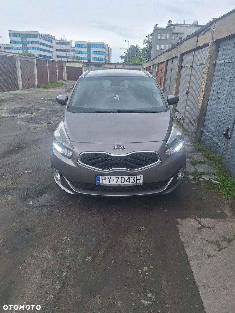Kia Carens - 7
