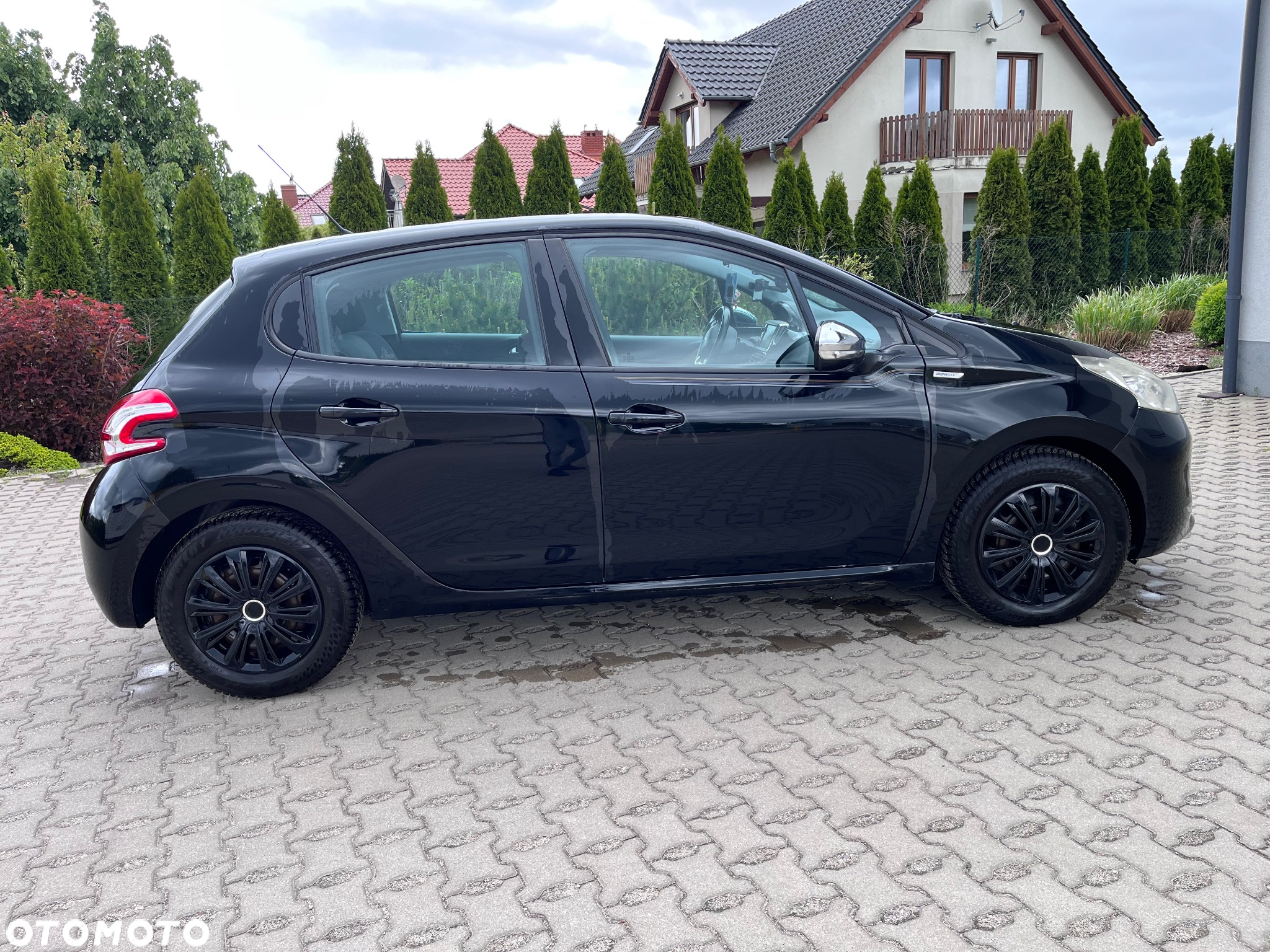 Peugeot 208 - 17