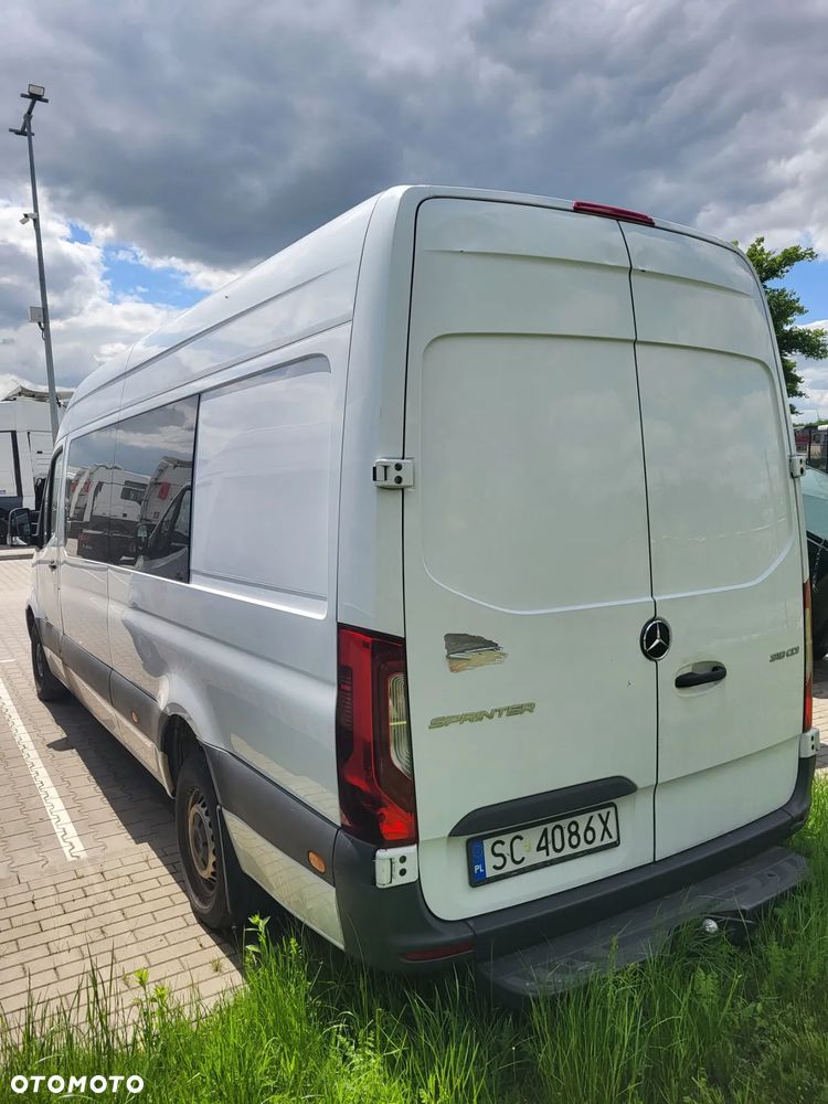 Mercedes-Benz Sprinter - 4