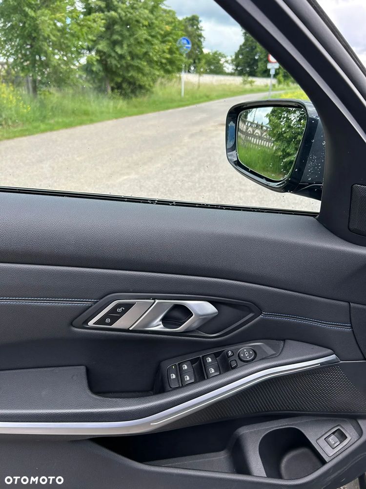 BMW Seria 3 320d xDrive M Sport sport - 23