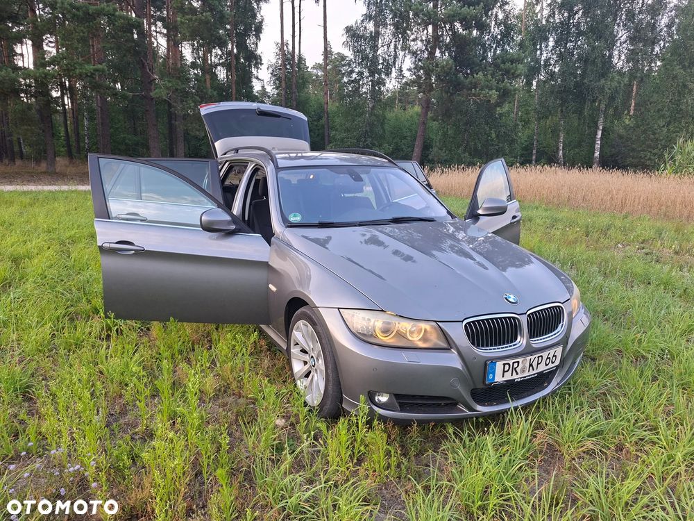 BMW Seria 3 330d xDrive - 14
