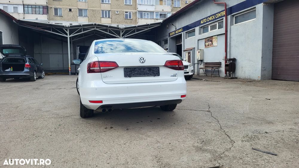 Volkswagen Jetta 2.0 TDI Comfortline - 7