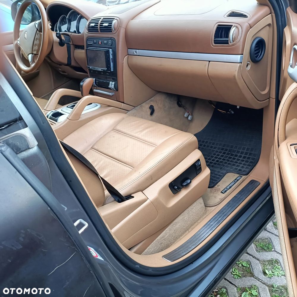 Porsche Cayenne - 15