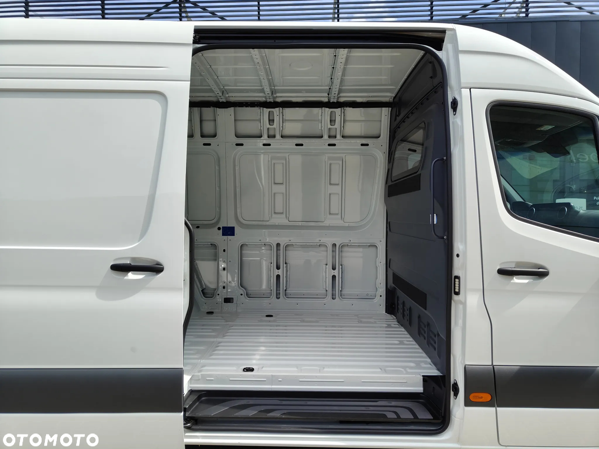Mercedes-Benz Sprinter - 9