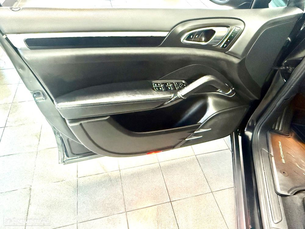 Porsche Cayenne Tiptronic S - 26