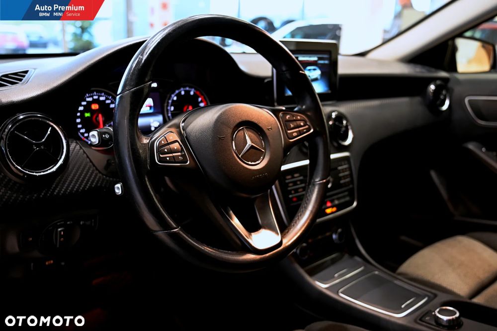 Mercedes-Benz GLA - 9