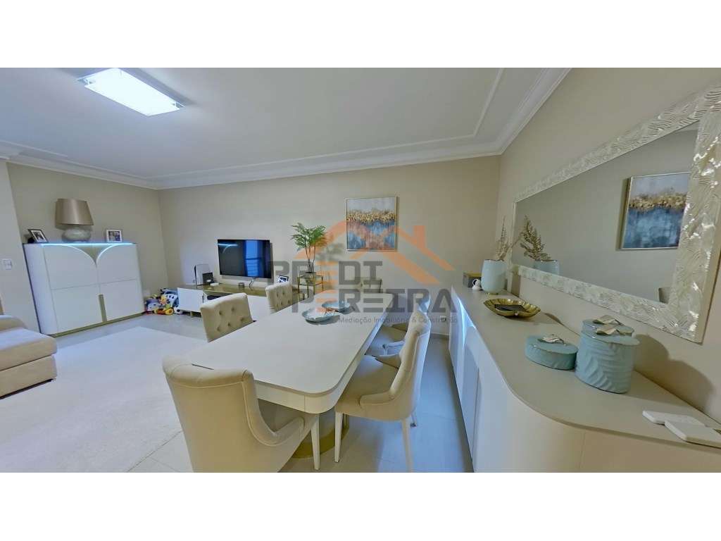 Situado nas Colinas do Cruzeiro, Odivelas, T3 com varandas e box fe... - Grande imagem: 4/21