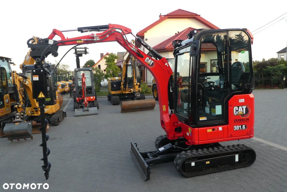 Caterpillar 301,6 Z NIEMIEC Z WIERTNICĄ - 4