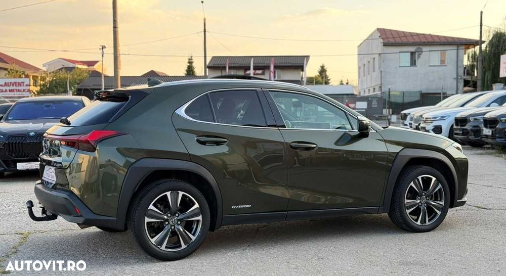 Lexus UX - 10