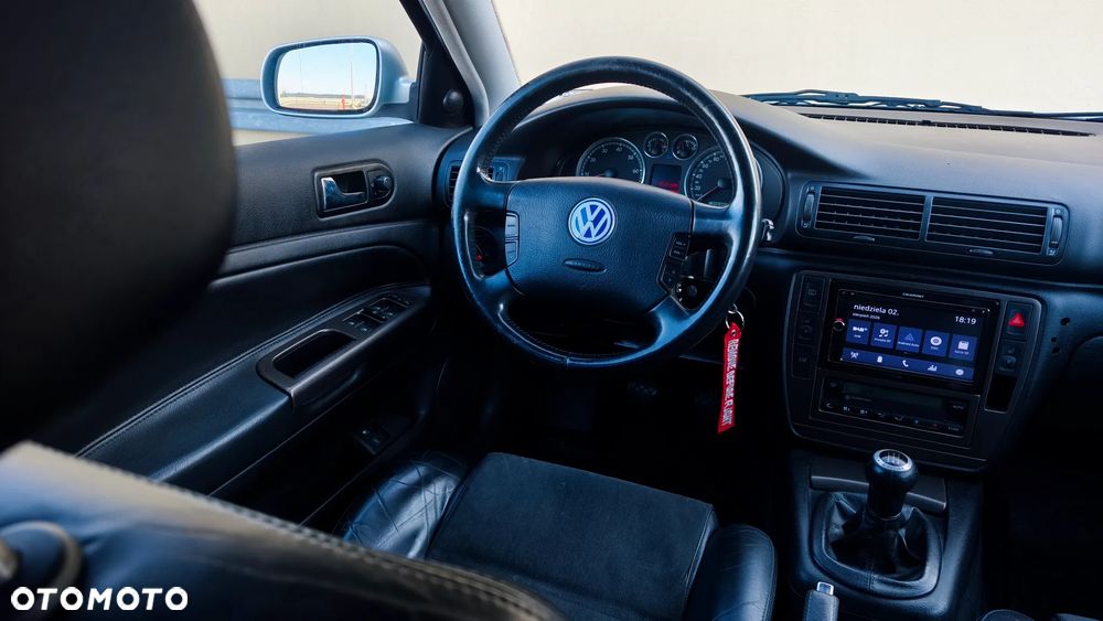 Volkswagen Passat 2.8 V6 4Motion Highline - 15