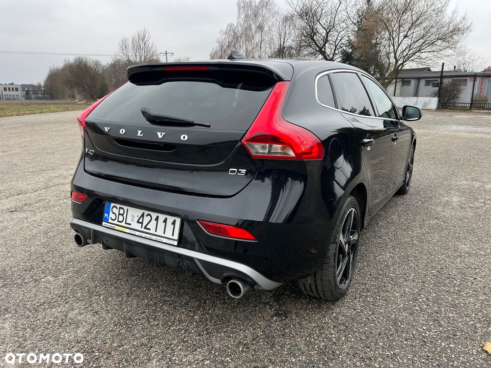 Volvo V40 D3 R Design - 4