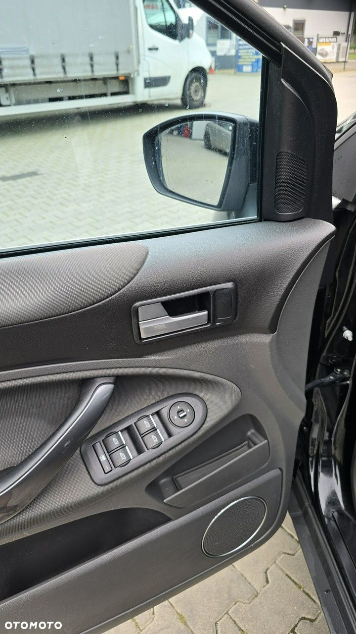 Ford Kuga - 13