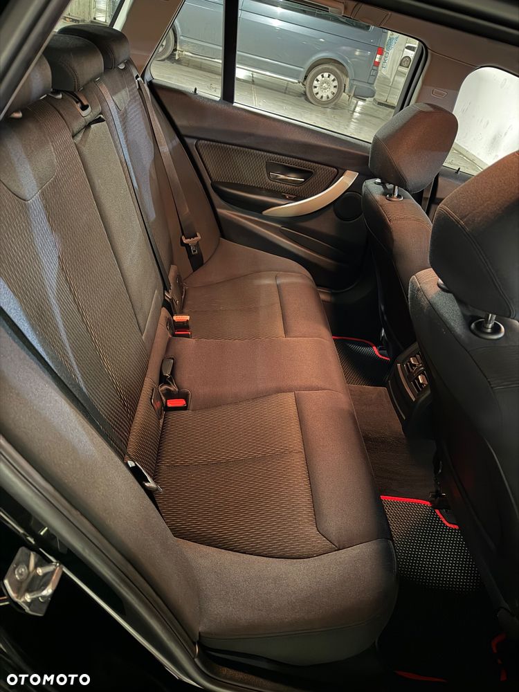 BMW Seria 3 320d Blue Performance - 12